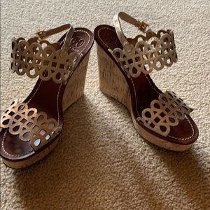 Tori Burch Platinum Nori Wedge